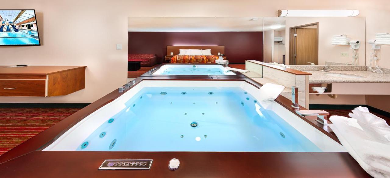 Grand Marquis Waterpark Hotel & Suites วิสคอนซินเดลส์ ภายนอก รูปภาพ